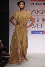 Model walk the ramp for talent box ritika karishma shahani show at Lakme Fashion Week Day 4 on 6th Aug 2012 (107).JPG